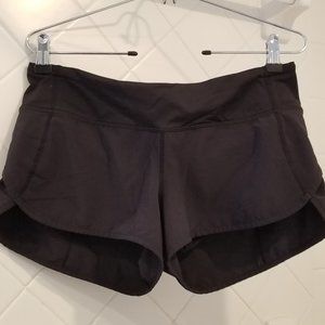 Lululemon Speed Up Low-Rise Short 2.5" - Size 6